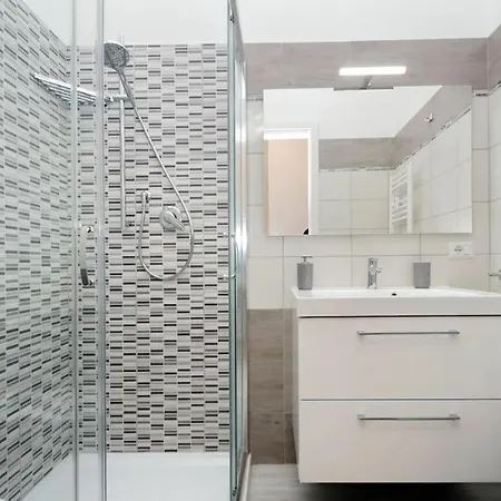 Vaticano Terrace: Brand New 2 Bedrooms 2 Bathrooms * 로마