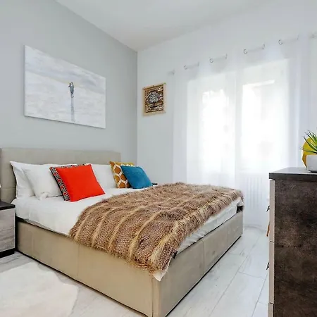 Vaticano Terrace: Brand New 2 Bedrooms 2 Bathrooms * 로마